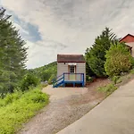 Ideally Located Asheville Tiny Home With Fire Pit