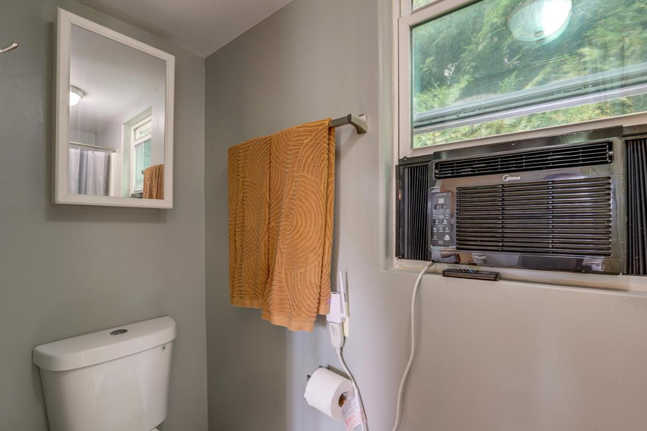 Ideally Located Tiny With Fire Pit Apartment *