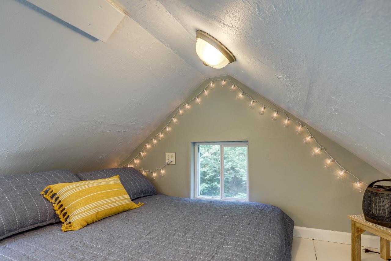 Apartment Ideally Located Tiny With Fire Pit